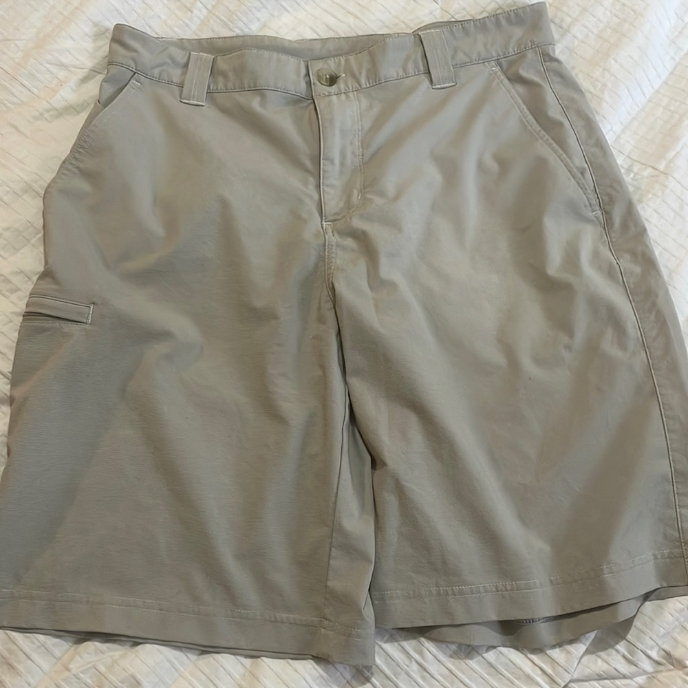 Mens Columbia shorts 32 waist, 10’